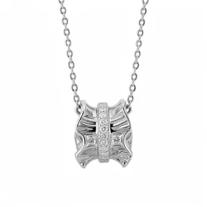 Zilverkleurige hangketting met een fonkelend geplooid taillevormig ontwerp en zirkonia stenen.