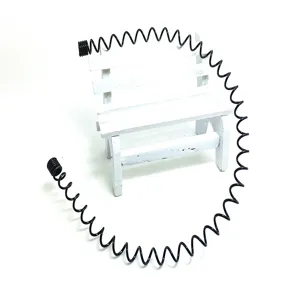 Detailansicht des schwarzen Metall-Federhaarreifs, flexibles Draht-Haaraccessoire für DIY.