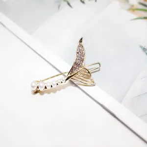 Rhinestone pearl hair clip, elegant gold metal bobby pin detail for women's stylish hair styling.