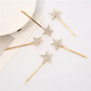Vista detallada de horquillas de estrella con pedrería brillante, elegante diseño de aleación.