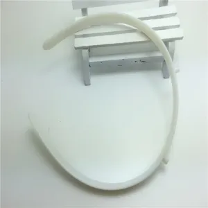White plastic hair hoop detail view, 1.3cm wide teeth headband for daily wear and party styling.