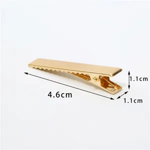 Golden metal hair alligator clip detail view, 4.6cm compact size hairpin hair accessory.