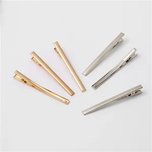 Set di mollette per capelli in metallo dorato e argentato, ideali per styling e accessori.