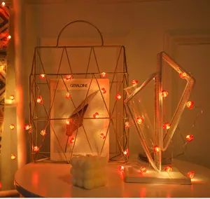 LED hartjes loper lichtketting romantische kamerdecoratie Valentijnsdag warme gloed sfeer.