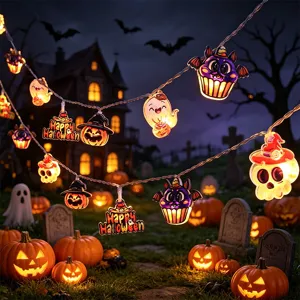 Catena luminosa LED di Halloween con pendenti zucca e fantasma per decorazioni festive.