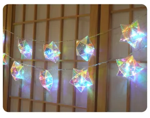 LED holografische Stern Lichterkette Detailansicht, bunte leuchtende Raum Deko Stimmungslicht.