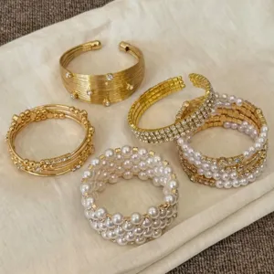 Vintage Premium Alliage Perle Artificielle Or Manchette Bracelet Pour Femmes Luxe Strass Géométrique Ouvert Jonc Fête Bijoux Main Cadeau