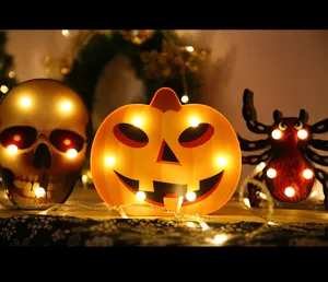 Luces LED de noche de Halloween con calabaza, calavera y araña para decoración.