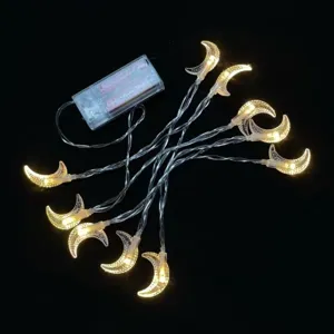 Vista dettagliata della catena luminosa LED luna, perfetta per la decorazione della stanza.