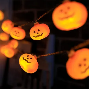 Halloween LED Kürbis Lichterkette Detailaufnahme leuchtende dekorative Party Deko
