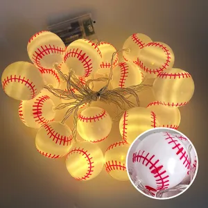 Détail de guirlande lumineuse LED baseball, boules lumineuses chaudes coutures rouges.