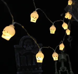 Φωτιστική γιρλάντα LED Halloween με κρανίο για διακόσμηση πάρτι και spooky ατμόσφαιρα.