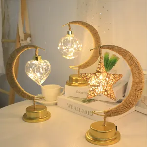Primo piano della lampada da tavolo luna in corda di canapa LED decorativa con stella