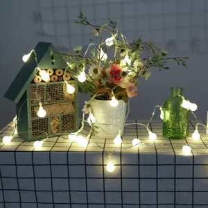 Guirnalda de luces LED de bolas para dormitorio, luces cálidas para decoración acogedora.
