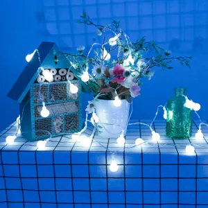 Guirnalda de luces LED de bola para decoracion de habitacion y ambiente festivo.