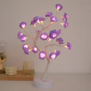 LED Rosenbaum Lampe Detailansicht mit lila Blumen und warmer Beleuchtung fuer Zimmerdeko.