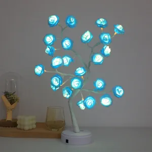 LED Rosenbaum Lampe Detailansicht mit blauen Blumen, ideal als Weihnachtsdeko und Geschenk.