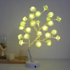 Detailansicht der LED Rosenblüten Baumlampe mit den warm leuchtenden Blumenzweigen.