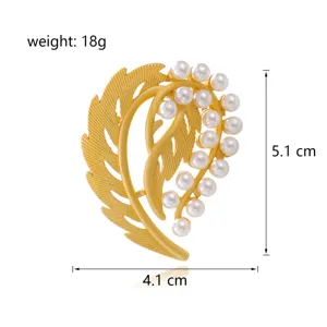 Elegante goldene Blatt Perlen Brosche Nadel für Damen Anzug Accessoires Schmuck Detailansicht.