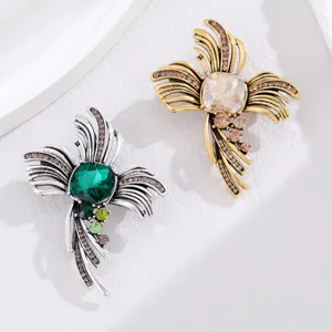 Vintage set me krystallines broches louloudion, elegant kosmima gia sakaki.