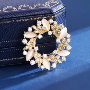 Elegant gold-plated cat's eye stone wreath brooch sparkling cubic zirconia dress coat pin accessory.