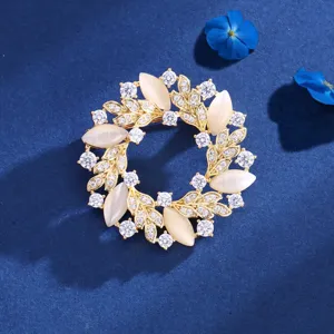 Elegant gold-plated cat's-eye stone and crystal floral wreath brooch for coat accessories