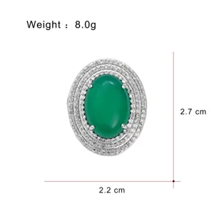 Élégante broche vintage en pierre précieuse verte avec double halo de zircon et dimensions.