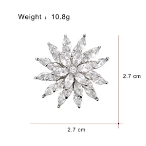 Broche fleur en cristal avec des pierres zircone scintillantes, accessoire d'épingle magnétique.