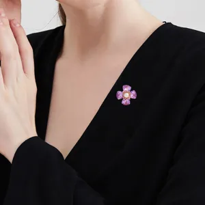 Élégante broche aimantée fleur 3D avec perle au centre, accessoire chic en cristal pin.