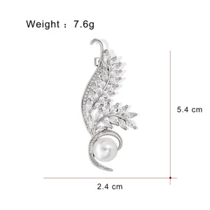 Zirconia pearl angel wing brooch, elegant Korean style fashion jewelry, detailed size specs.