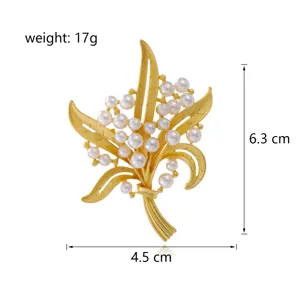 Detaillierte Ansicht der goldenen Perlen-Blumenstrauß-Brosche, 6,3x4,5 cm eleganter Schmuck.