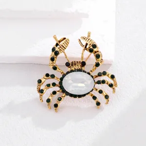 Goldfarbene Legierung Strass Krebs Brosche mit großem weißem Mittelstein, edles Accessoire.