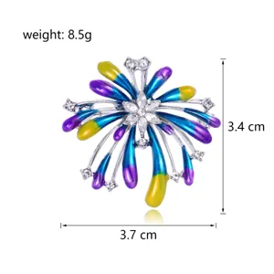 Squisita spilla a fuoco d'artificio con smalto colorato e strass scintillanti. Misura 3.7x3.4cm, 8.5g.