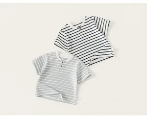 Klassiek gestreept peuter t-shirt met korte mouwen en knoopjes, zachte en comfortabele zomertop.