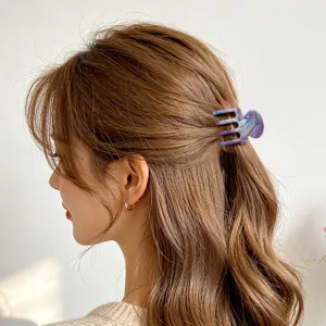 Kleine 4-Zahn Marmor Haarspange, elegante Stylingklemme für den täglichen Haar-Accessoire-Detail.