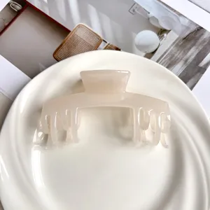 Elegante transparente beige Haarklammer, Premium Jelly Stil Haarschmuck für Frauen.