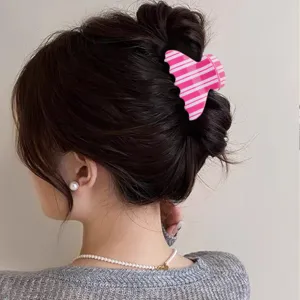 Pince à cheveux rayée rose et blanche moyenne en PVC pince requin femme accessoire chignon élégant