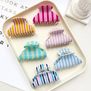 Pince à cheveux rayée en PVC colorée taille moyenne griffe de requin pour coiffure quotidienne