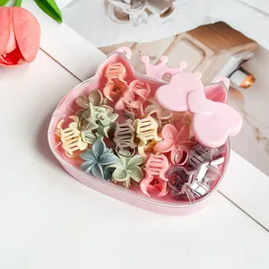 Jolie boîte Hello Kitty avec mini pinces à cheveux colorées et épingles pour jolies filles.