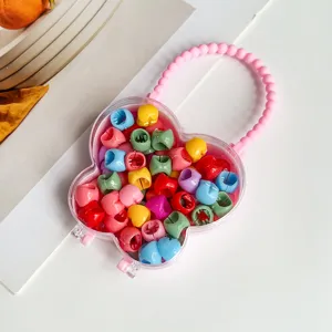 Joli set de mini pinces à cheveux pour enfants en boîte cœur accessoires colorés.
