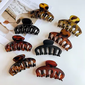 Large Hair Claw Clip Elegant Amber Leopard Tortoiseshell PC Material Shark Clip For Women Matte Glossy Finish Hair Accessory