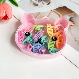 Joli set de mini pinces à cheveux avec boîte rose en forme d'ours, styles colorés pour enfants.