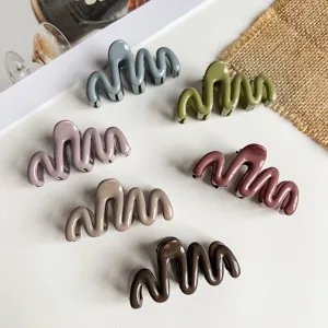 Set of 6 wavy hair claws stylish irregular curve hair clips for women daily styling details