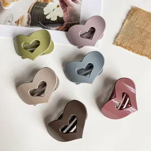 Heart-shaped cutout hair claw clips set stylish acrylic hair accessories for women styling