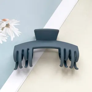Matter dunkelgrauer Haarklammer für dickes Haar, rutschfeste Haarkralle für elegante Frisuren.