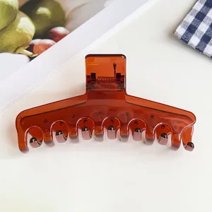 Braune geleeartige T-förmige Haarklammer für dickes Haar, stilvoller Acryl-Hai-Clip als Accessoire.