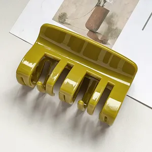 Detailed view of the elegant olive green hair claw clip, featuring a glossy minimalist design.