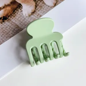 Kleine matte grüne Haarklammer, schicke Haarkralle mit vier Zähnen für stylische Hochsteckfrisuren.