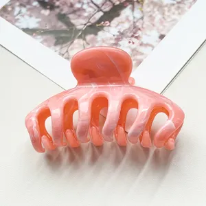 Molla per capelli marmo rosa, elegante artiglio in resina per styling quotidiano e raccolti chic.