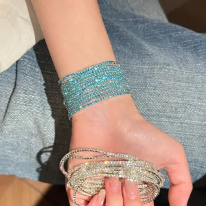 Dettagli del braccialetto elastico in cristallo a più fili con strass scintillanti per donne